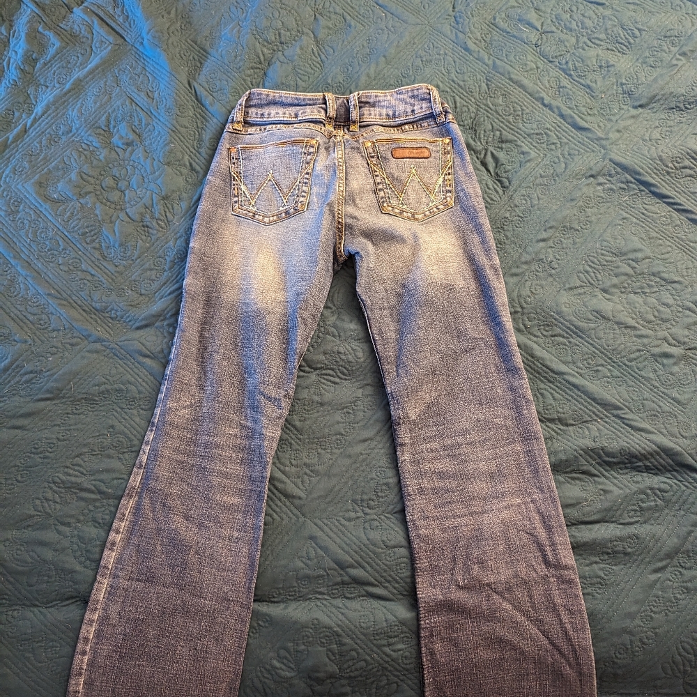 5/34 women's wrangler jeans